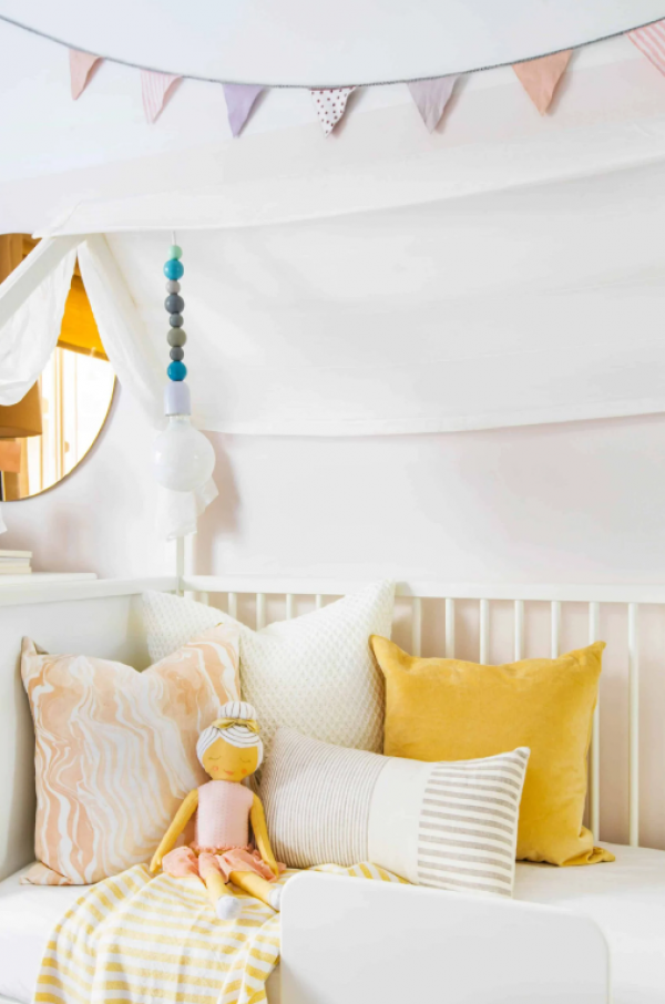 Koleksi bantal dengan berbagai bentuk dan tekstur